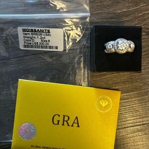 Moissanite size 8 ring comes with GRA certificate and in a box